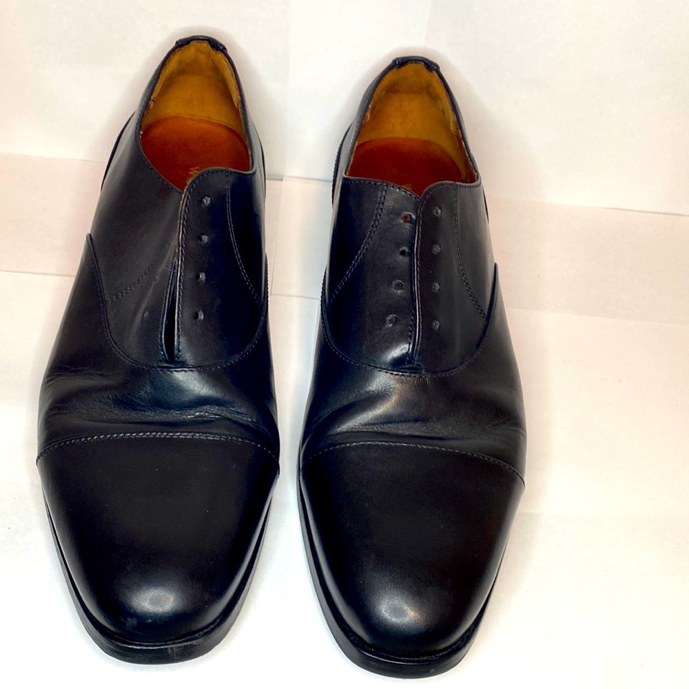 Black wolf and shepherd dress shoes, size 10
